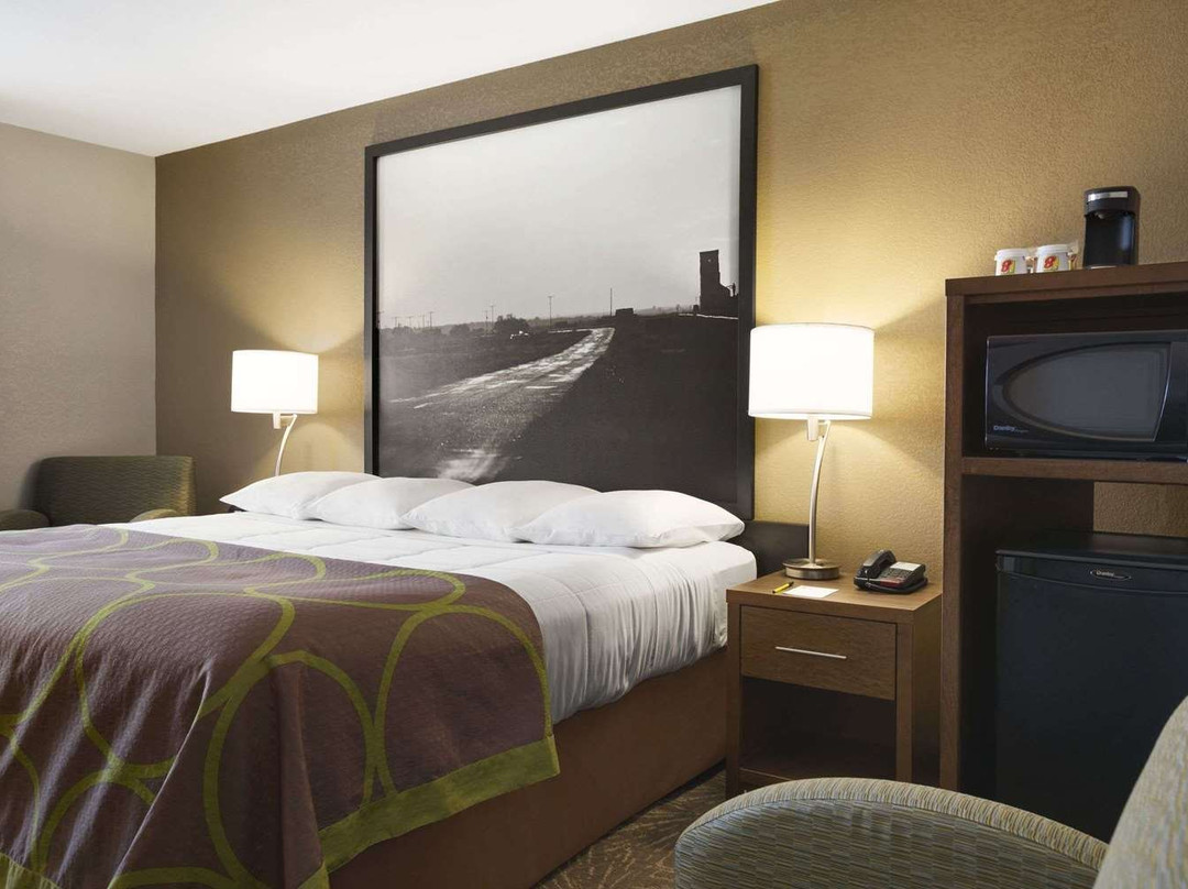 Super 8 by Wyndham Lloydminster主图