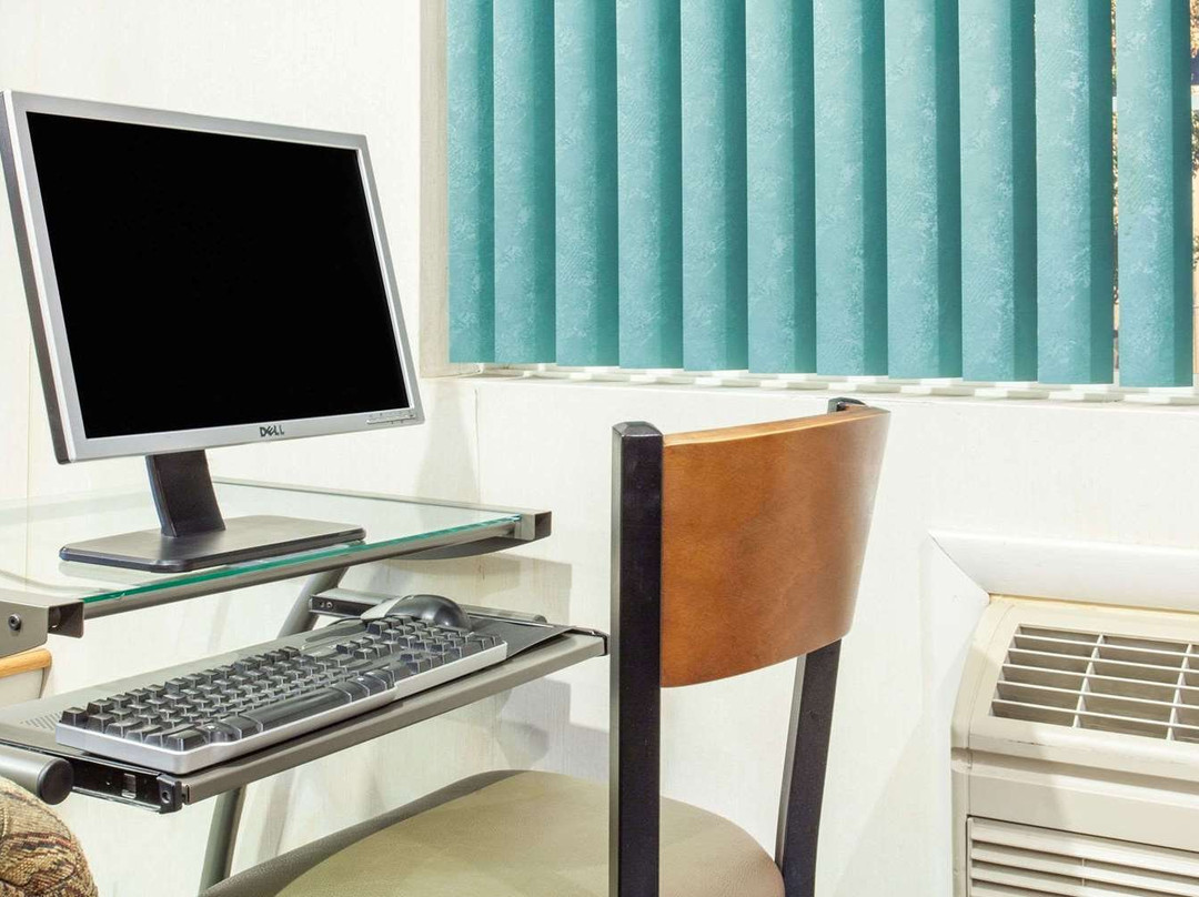 Super 8 by Wyndham Carthage主图