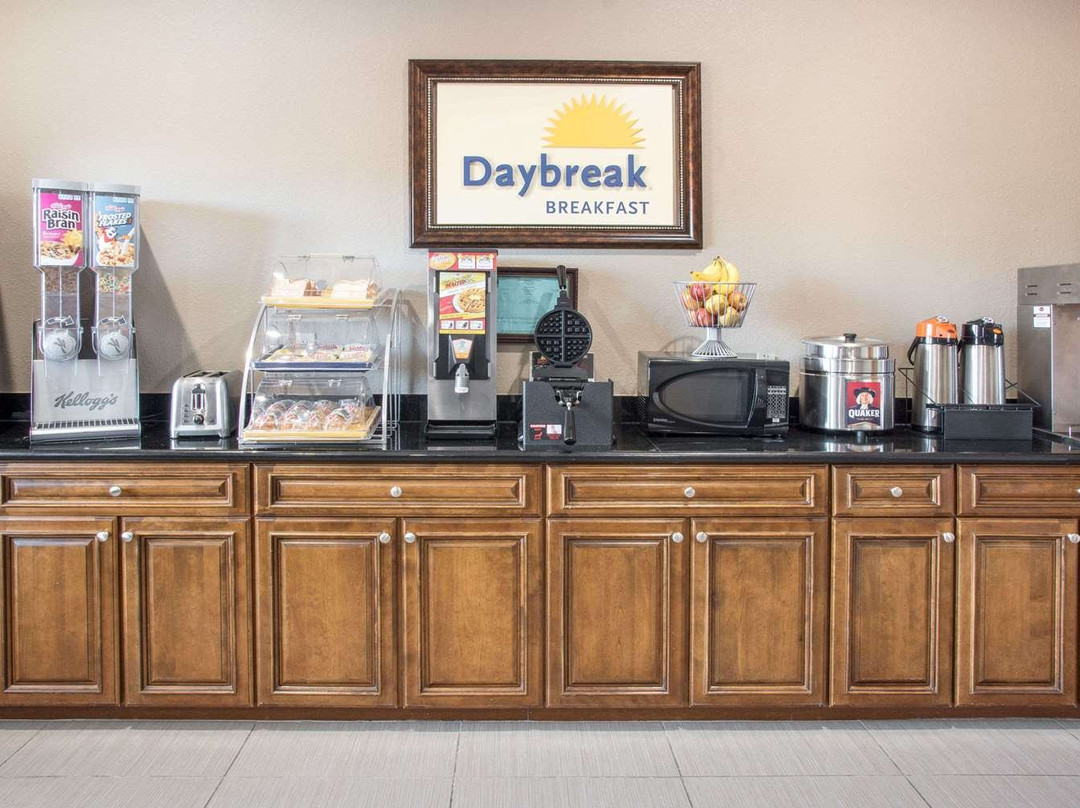 Days Inn by Wyndham Baytown East主图