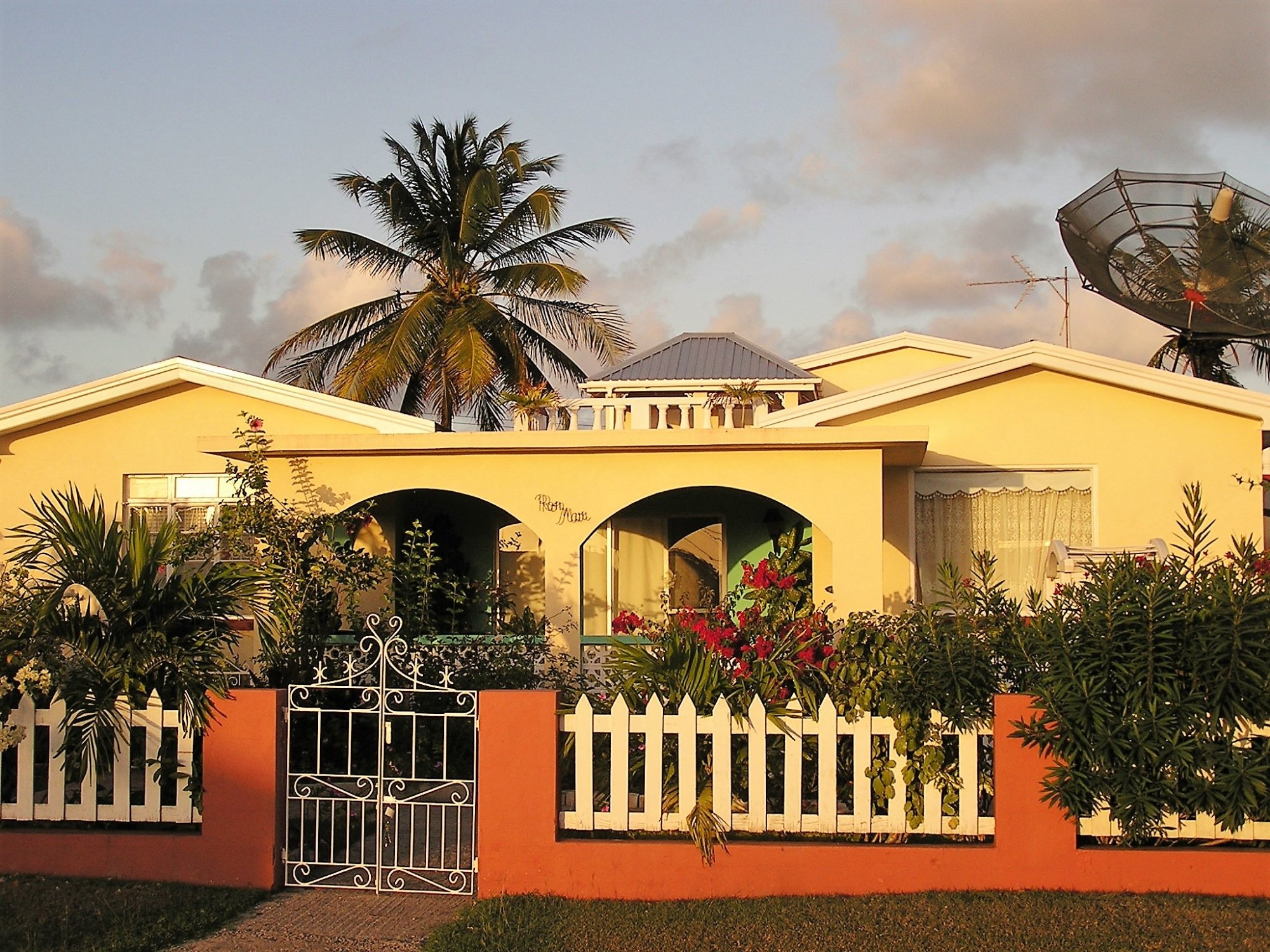Breedy's Land Guest House (RonMar Guest House)-官方