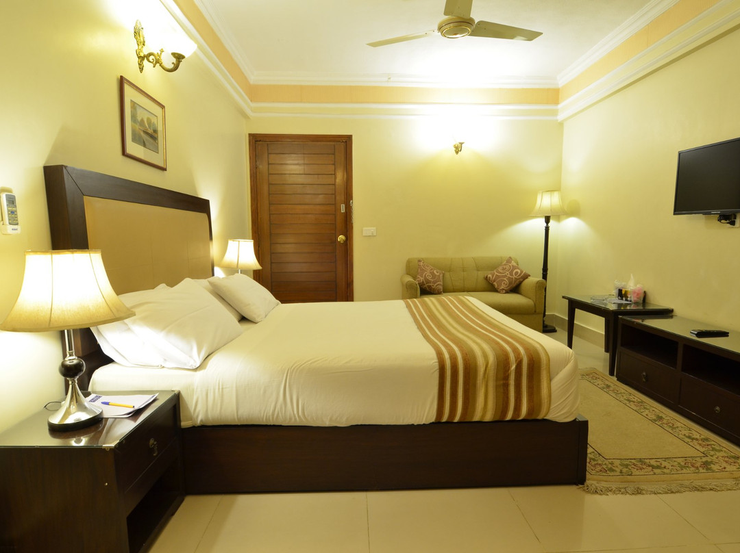 Pak Continental Hotel主图