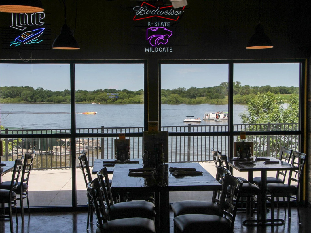 Leonardville餐馆和美食-The Cove Bar and Grill