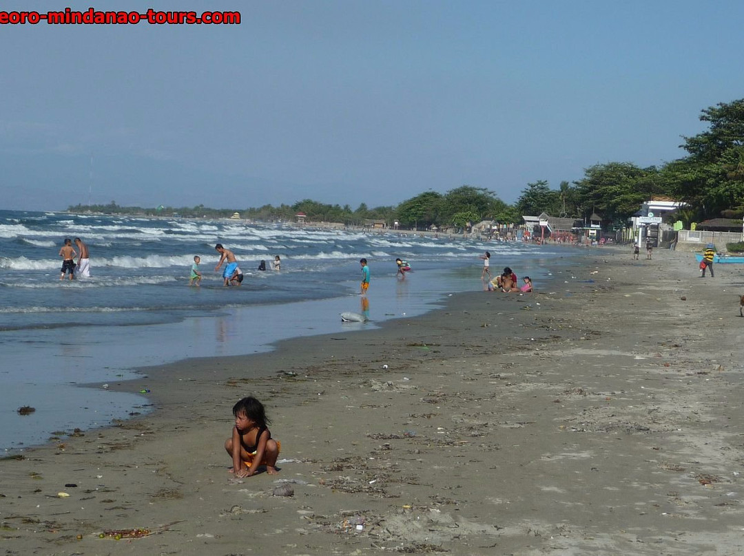 Opol Beach景点图片
