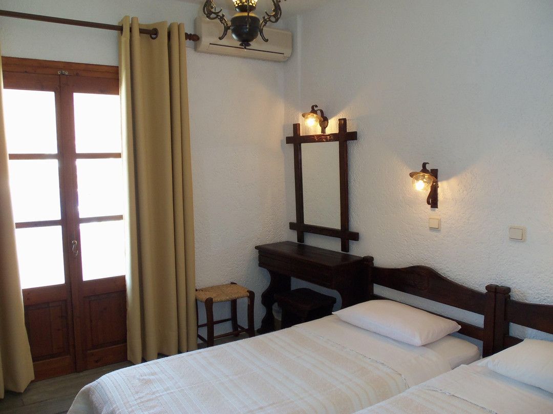 Alexandros Hotel主图