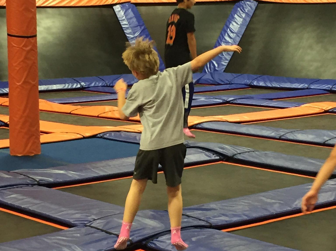Sky Zone Trampoline Park景点图片