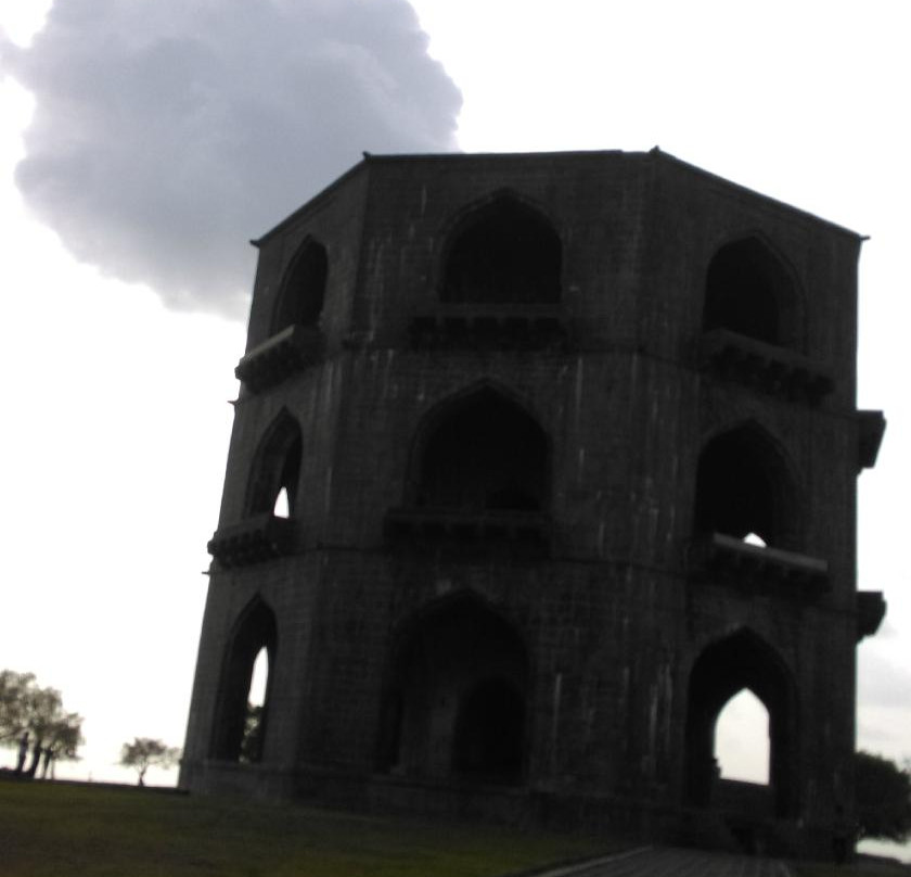 Salabat Khan's Tomb景点图片