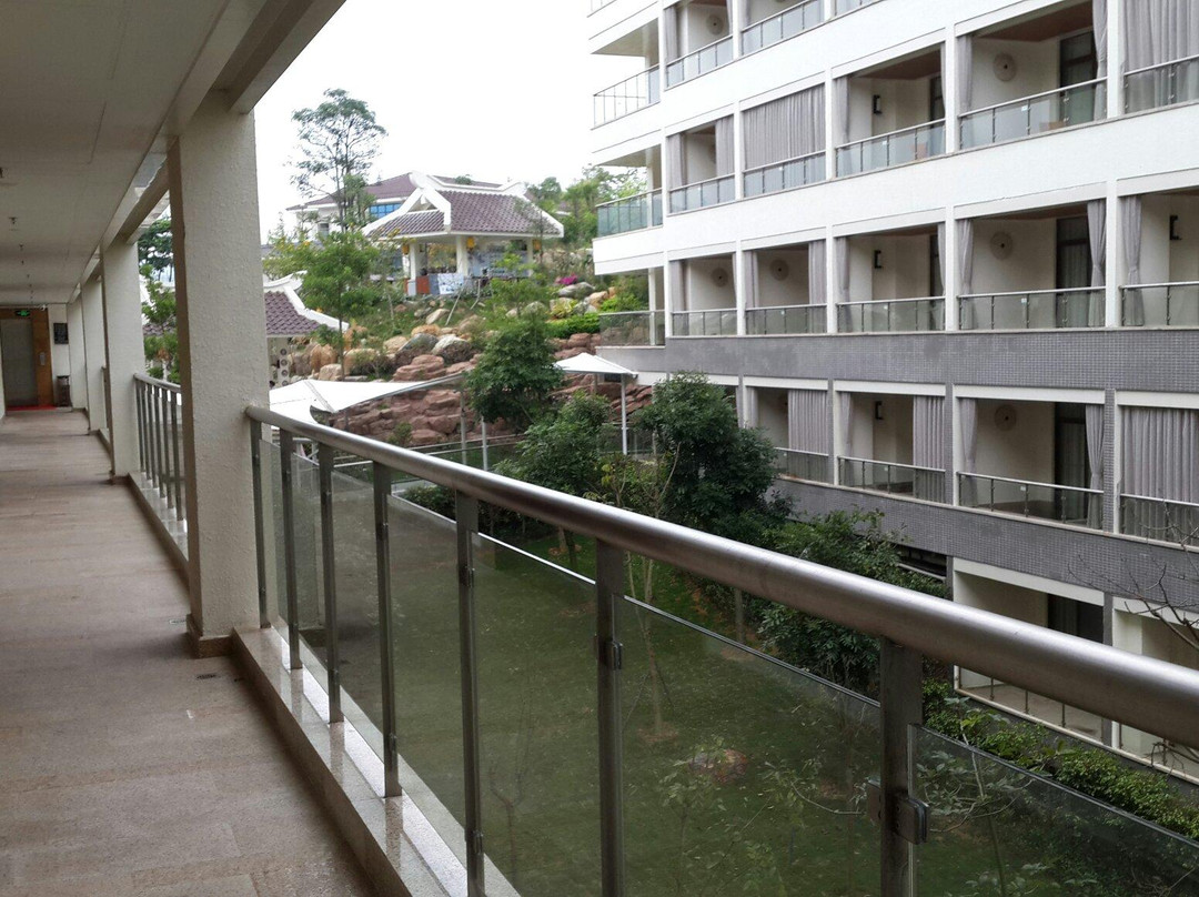 三英温泉度假酒店主图