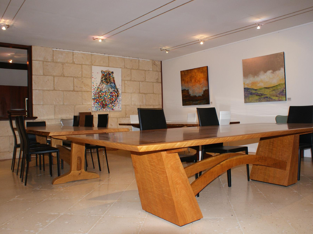 John Streater Fine Furniture Gallery-雅林角必去景点