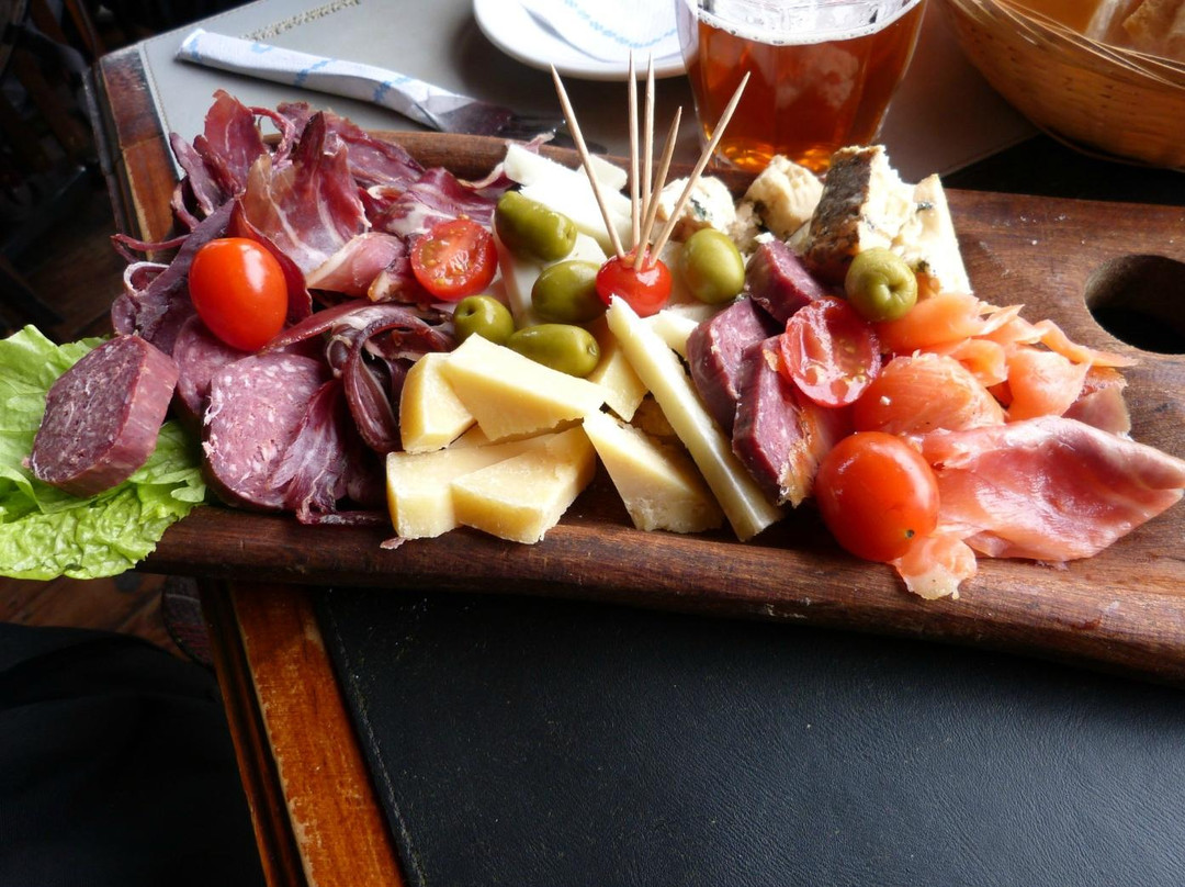 Borges y Alvarez Libro-Bar