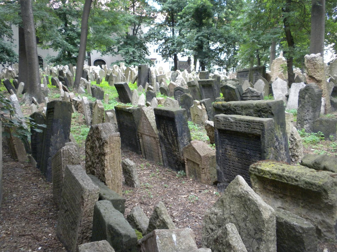 犹太人墓地-布拉格必去景点