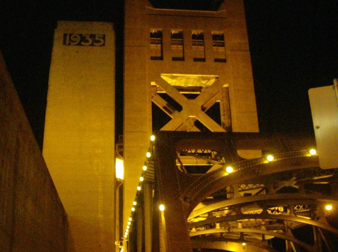 Tower Bridge-沙加缅度必去景点