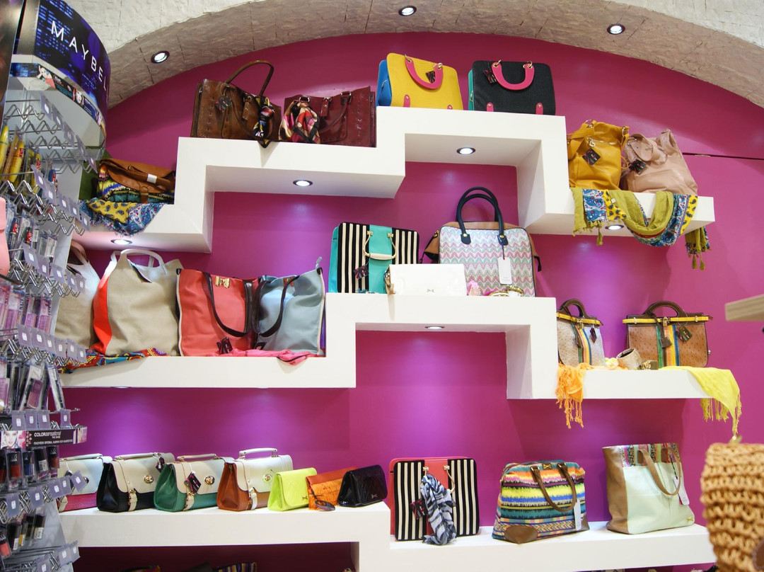 Queens accessories