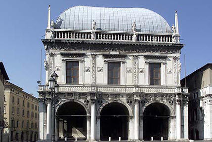 Piazza della Loggia景点图片