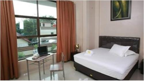 Golden Eleven Hotel主图