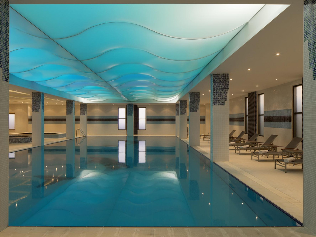 Highcrest Hotel主图