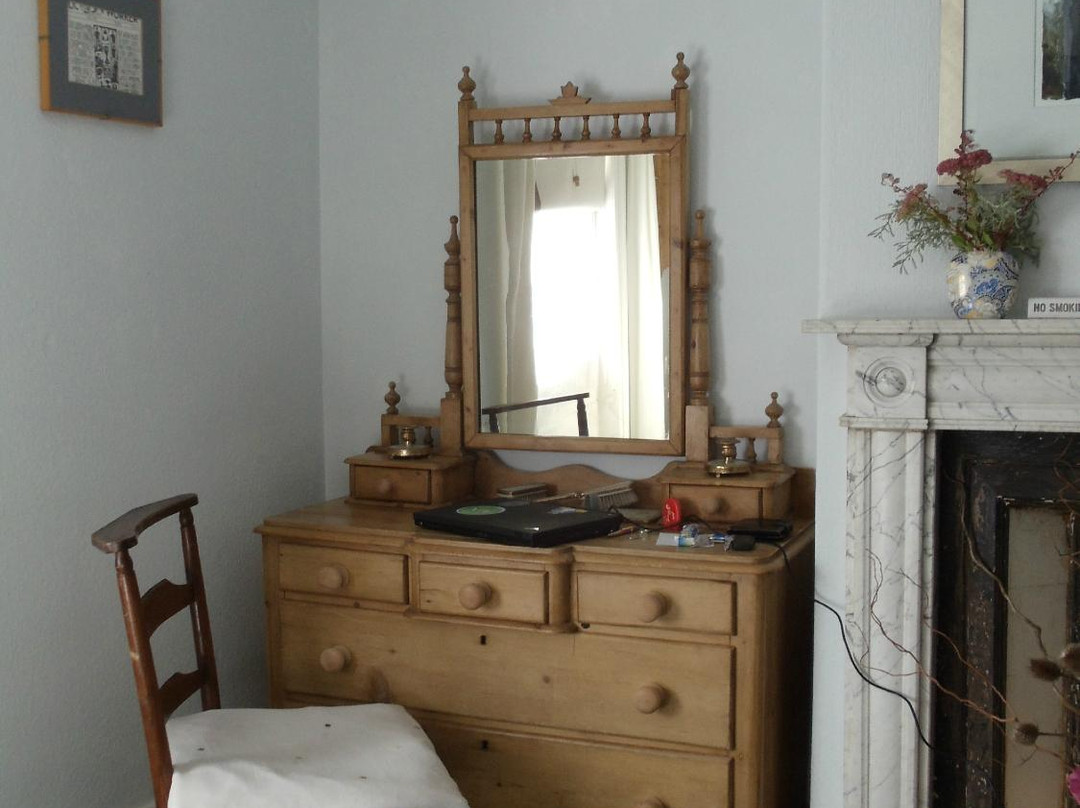 100 West Bay Road主图