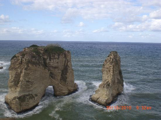 Pigeon Rocks in Raouche-贝鲁特必去景点
