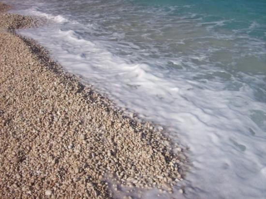 Myrtos Beach-凯法利尼亚岛必去景点