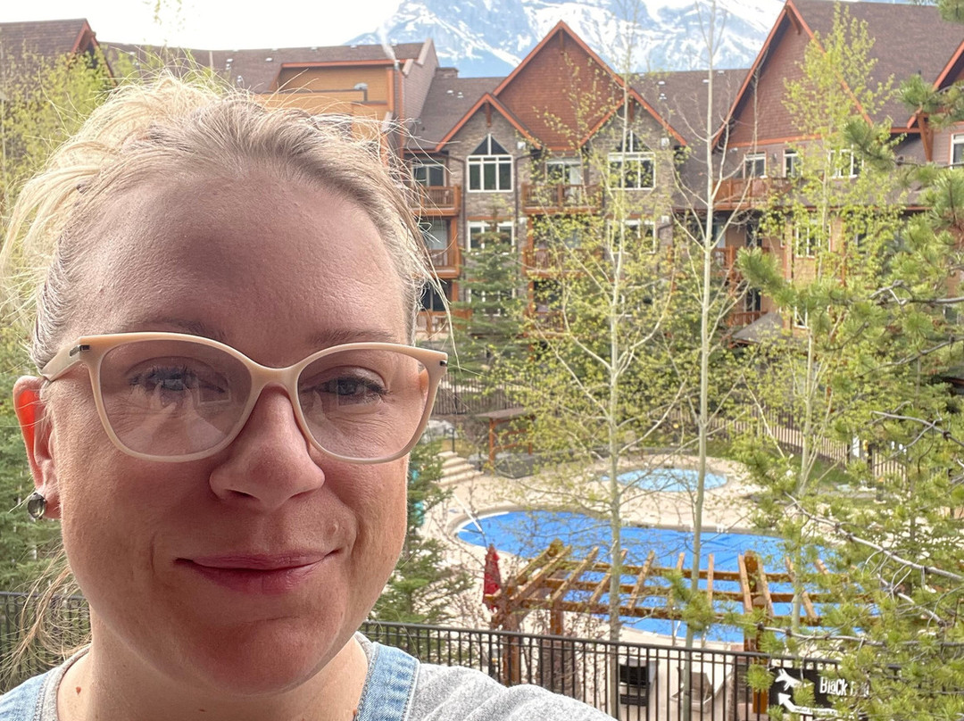 鹰冠山林小屋酒店主图