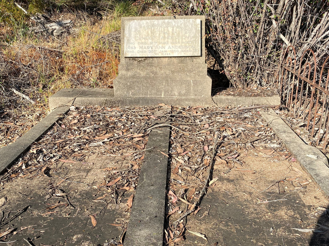 New Cemetery景点图片