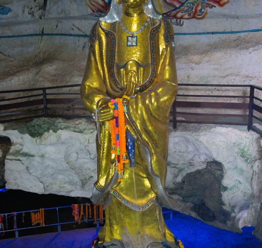 Wat Tham Khao Rup Chang景点图片