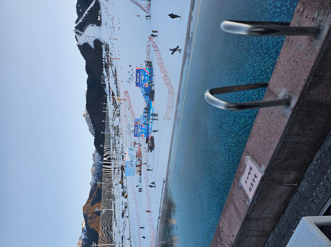 丝绸之路国际滑雪场景点图片