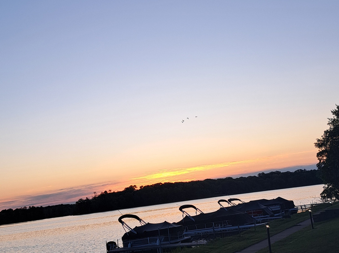 Paradise Shores Hotel主图