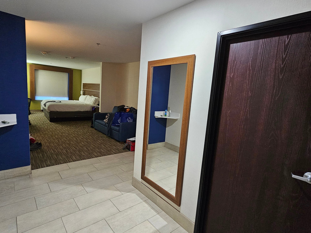 Holiday Inn Express & Suites Swansea主图