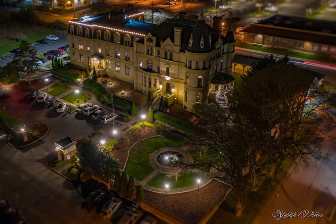 Manresa Castle主图