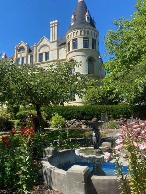 Manresa Castle主图