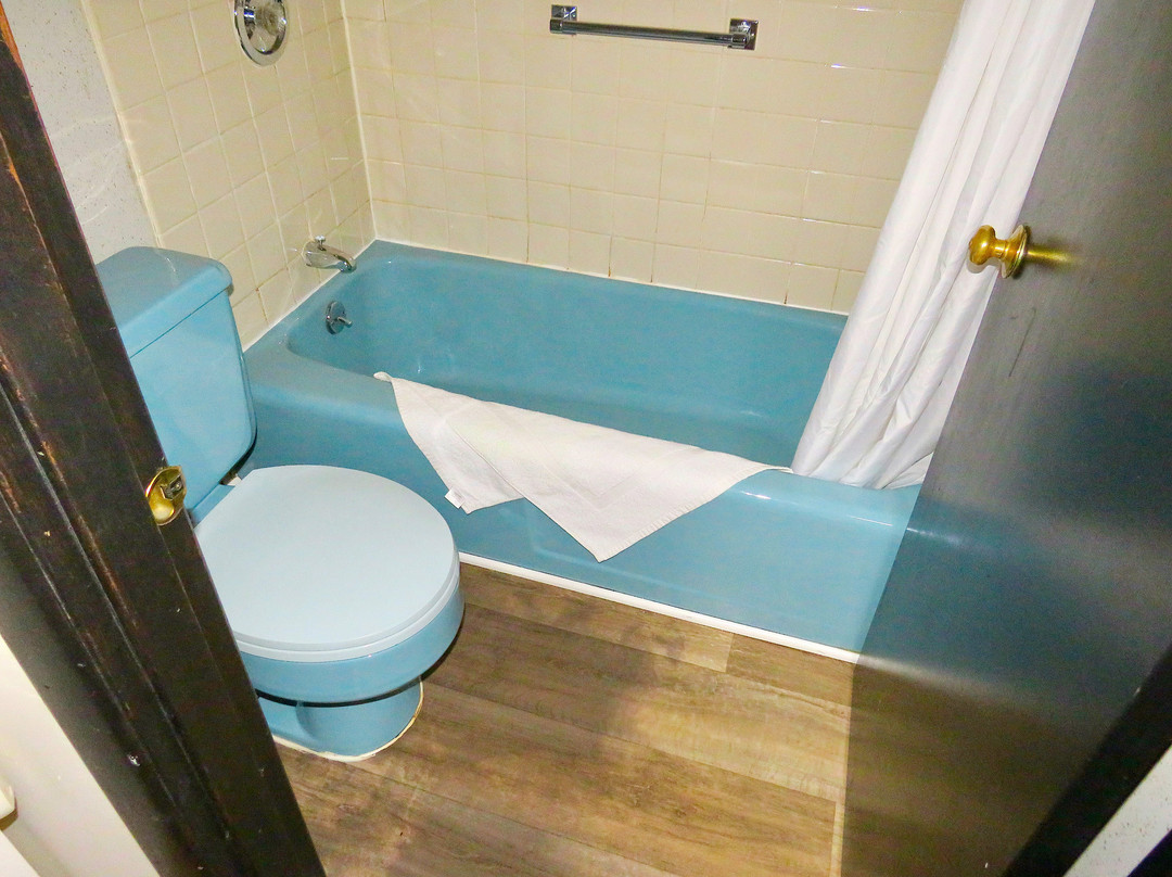 Colonial Inn Ellsworth主图