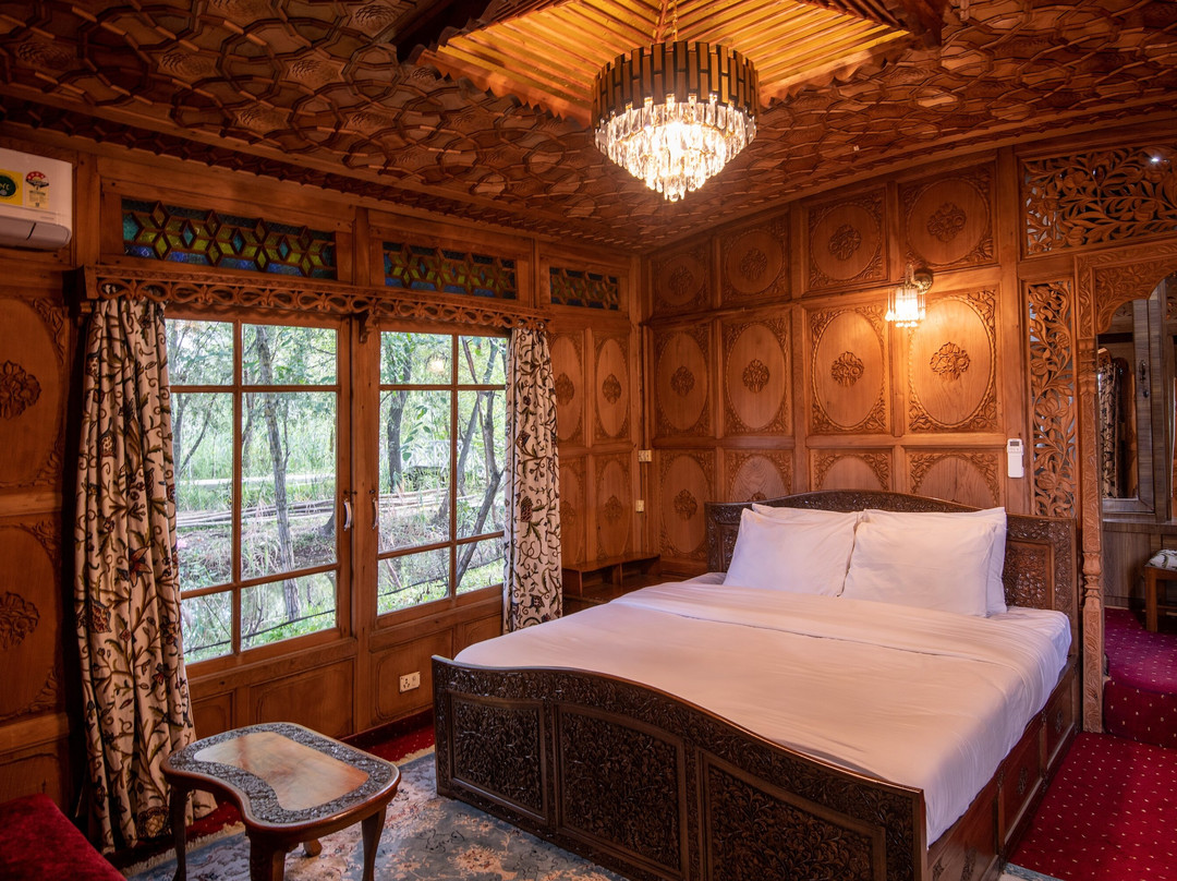 Mascot Houseboats主图