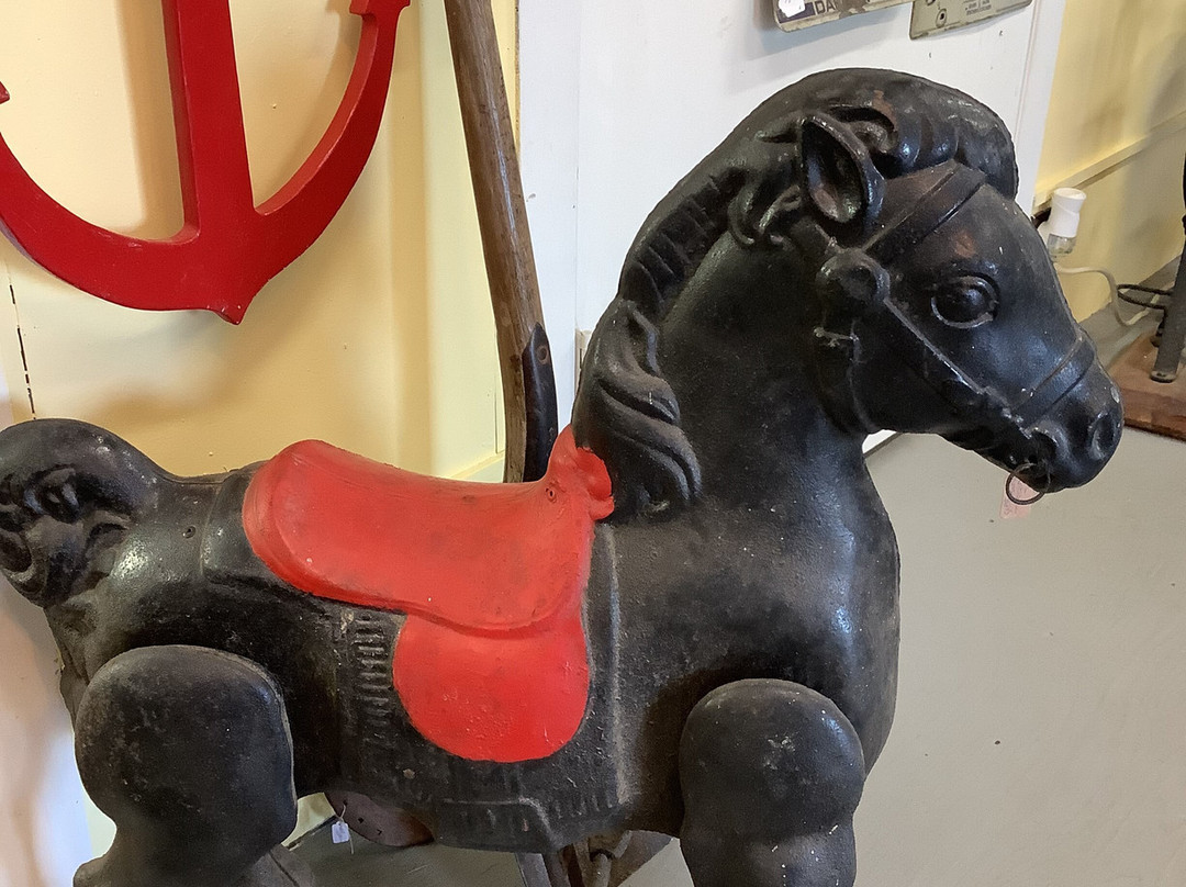 Two Old Goats Antiques景点图片