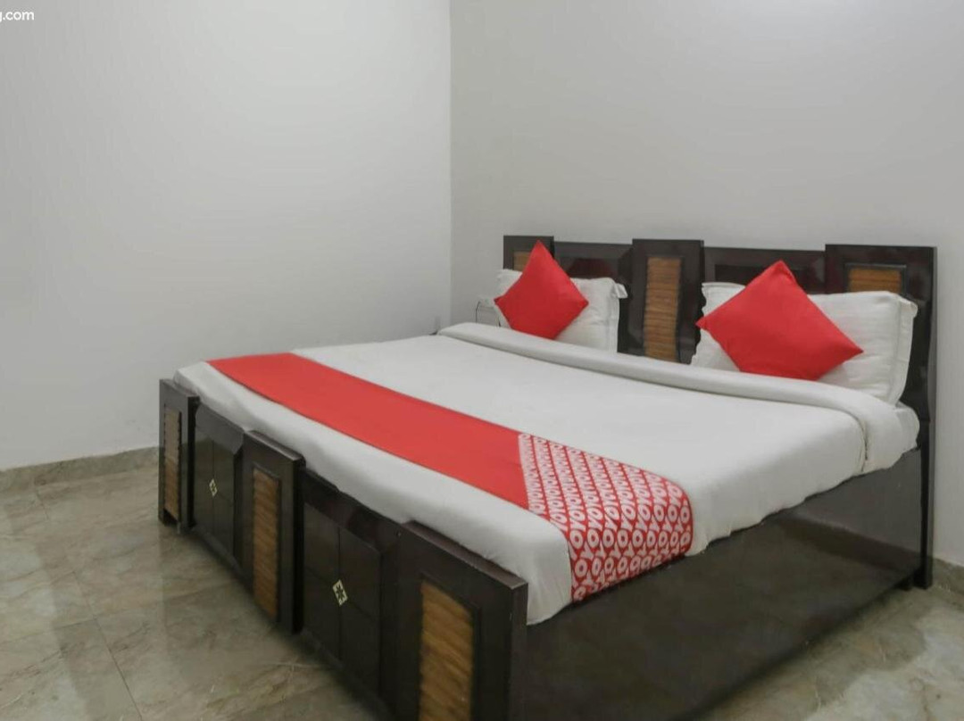 Super OYO Hotel Aarush