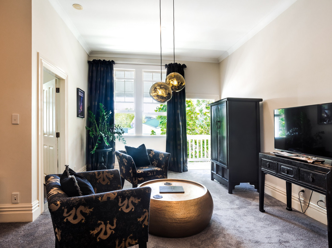 The White Swan主图