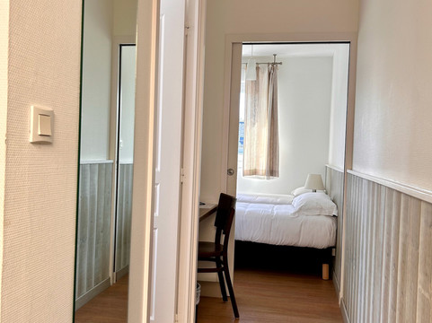 佩罗斯拉尼永英式酒店主图