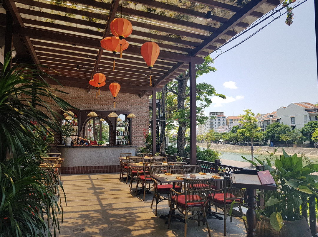 "Lồng Đèn" Restaurant