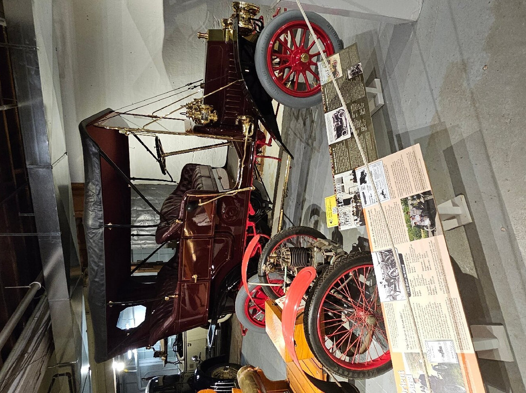 Canadian Automotive Museum-奥沙瓦必去景点