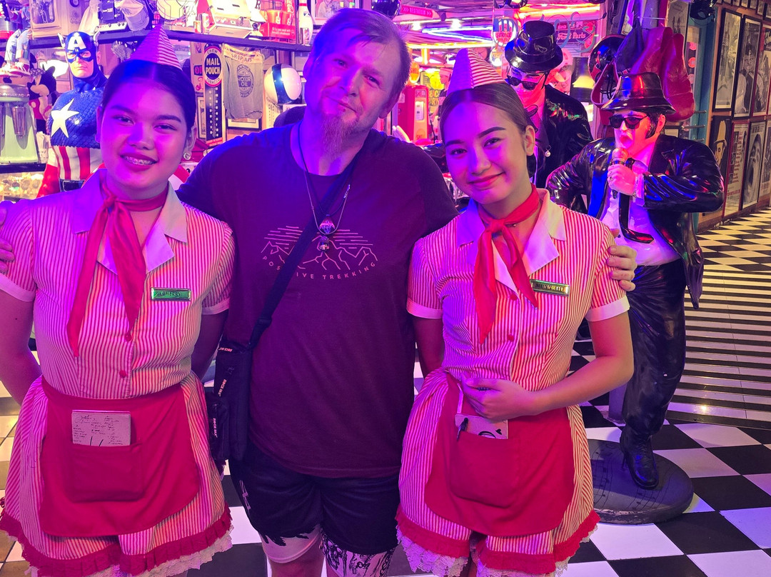 Makati : Music Clubs, Rooftops, and Go Go Bars Nightlife Tour-马卡蒂必去景点