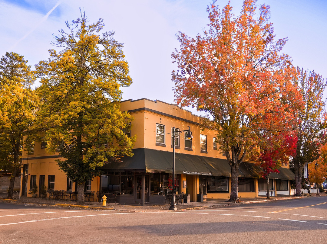 Douglas on Third主图