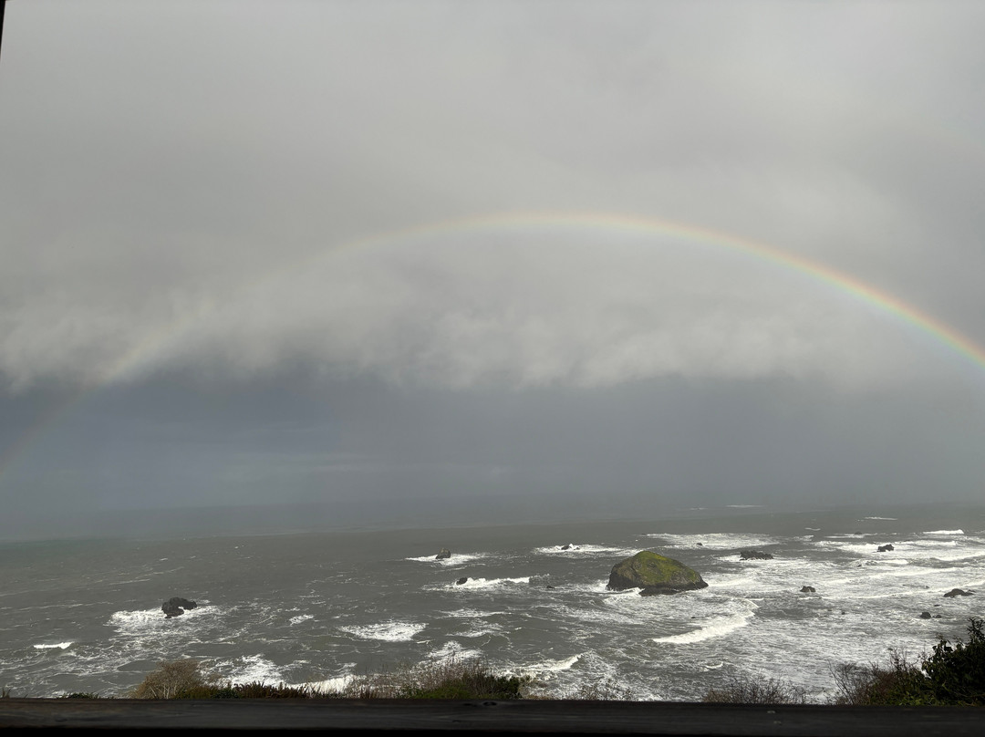 Turtle Rocks Oceanfront Inn主图