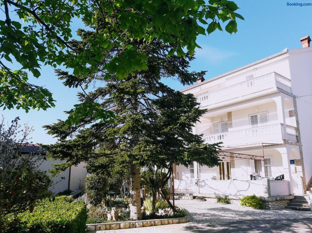 Pahljina Apartments