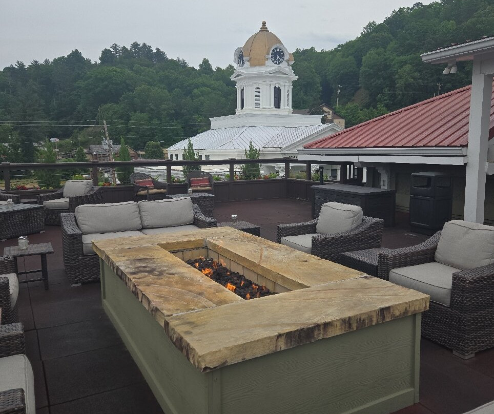 The Everett Hotel主图