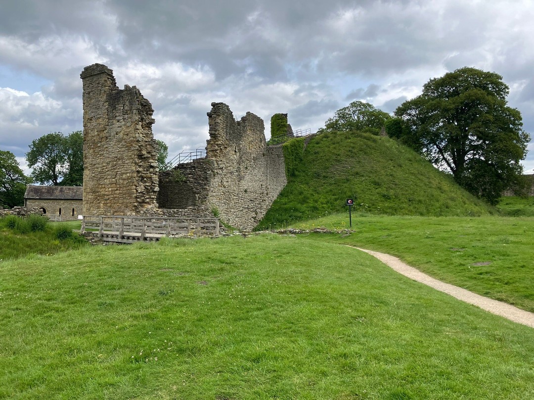 Pickering Castle景点图片