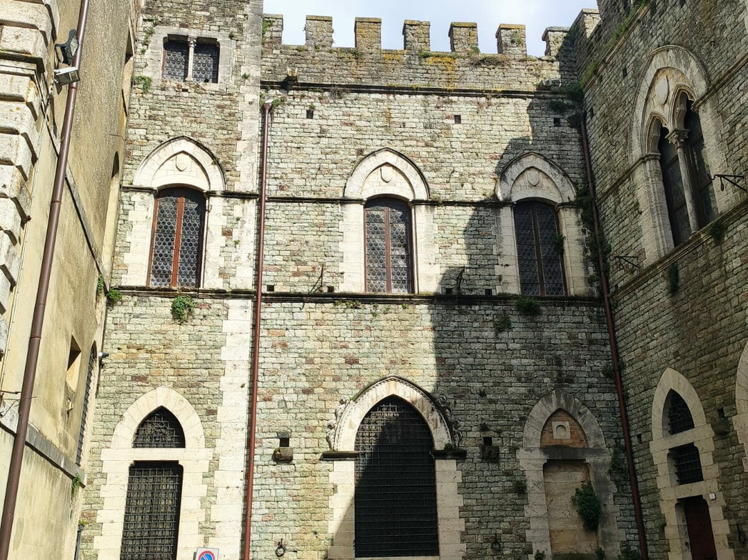 Collegiata dei Santi Leonardo e Cassiano-圣卡夏诺-代巴尼必去景点