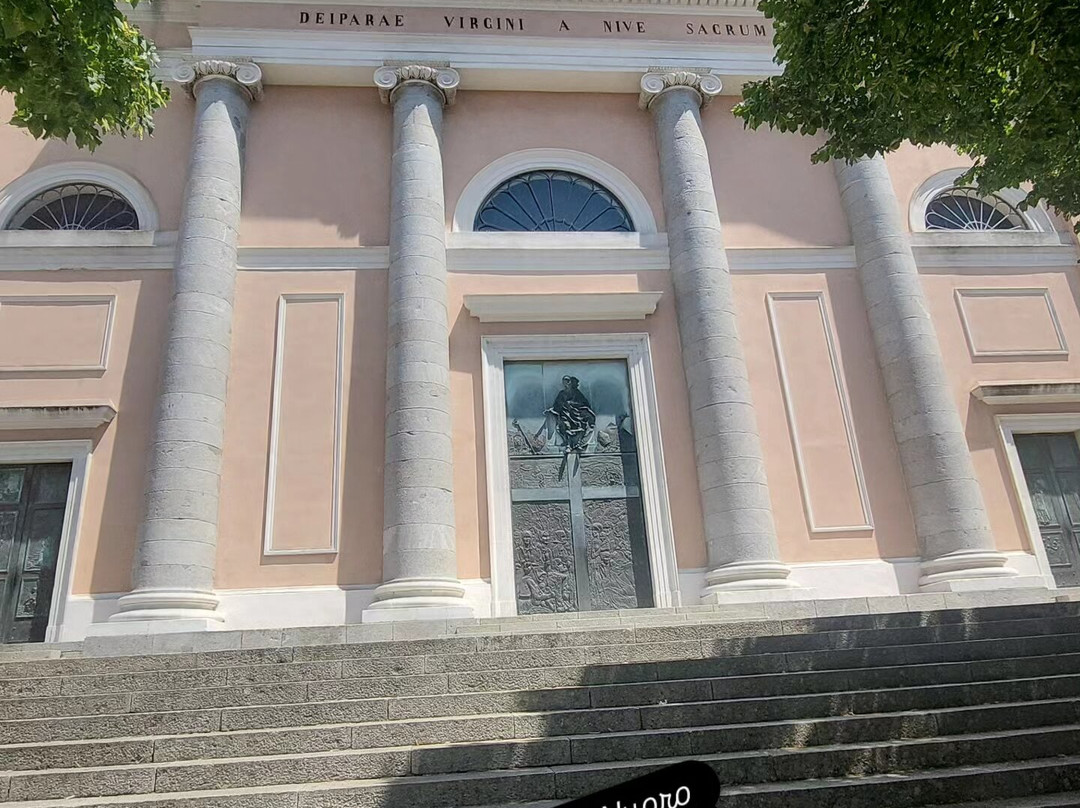 Cattedrale di Santa Maria della Neve-Nuoro必去景点