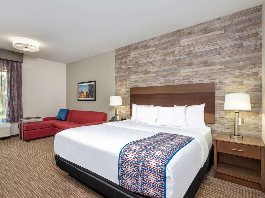 La Quinta Inn & Suites by Wyndham Bloomington