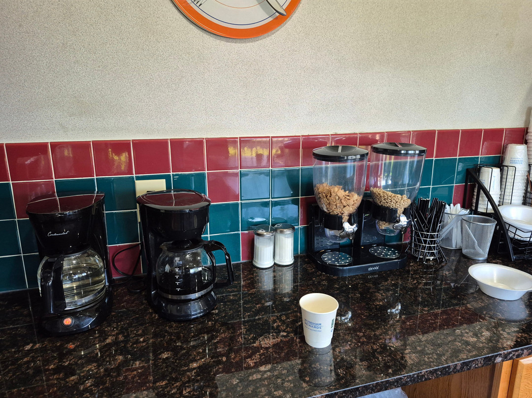 Howard Johnson by Wyndham Wichita Airport主图