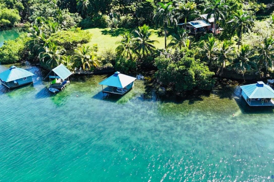 El Toucan Loco Floating Lodges