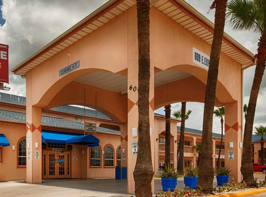 Ciudad Gustavo Diaz Ordaz酒店住宿-SureStay By Best Western Mission